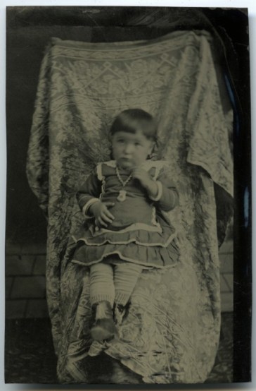 Hidden mother in unsettling Victorian photograph of children